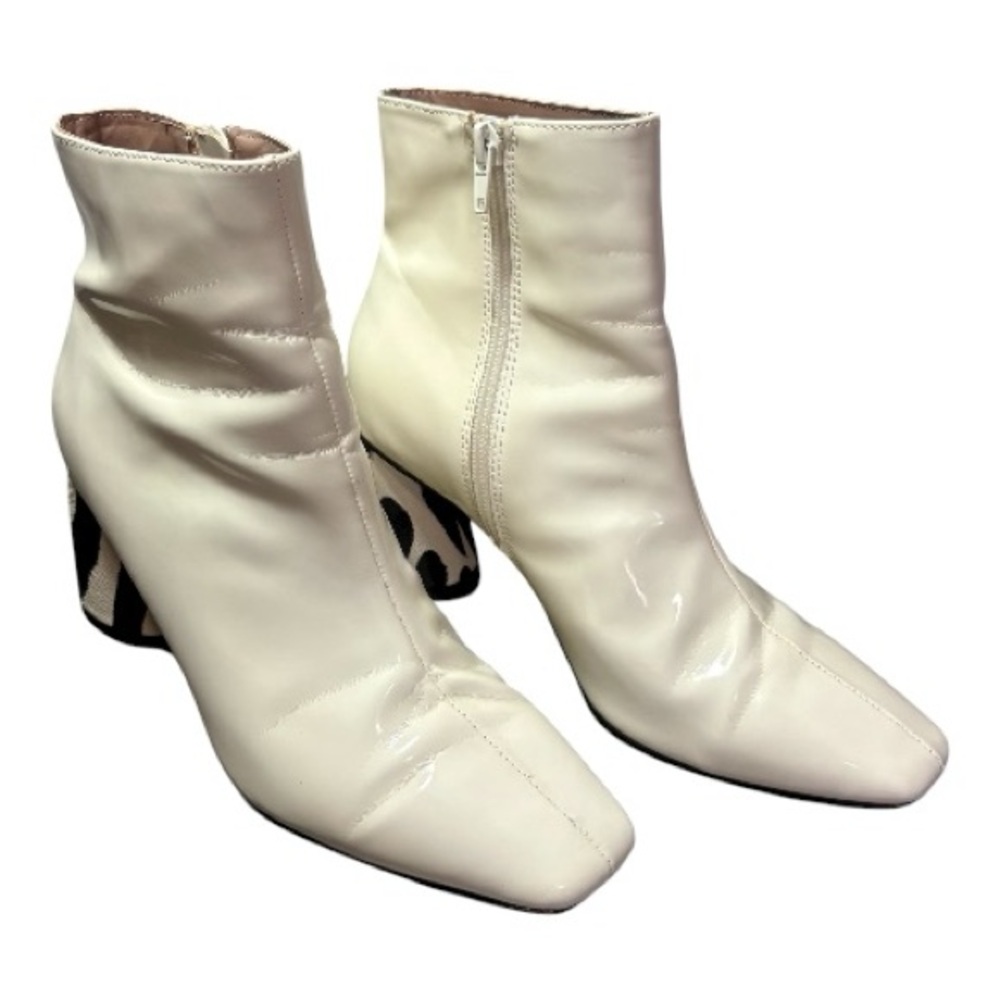 BETSEY JOHNSON Regie White Ankle Boots with Zebra Pattern Heel - Picture 3 of 9